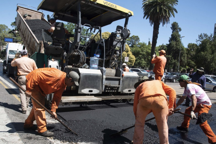 Plan de calles: continúan trabajos de bacheo en Mitre entre Pellegrini y Zeballos